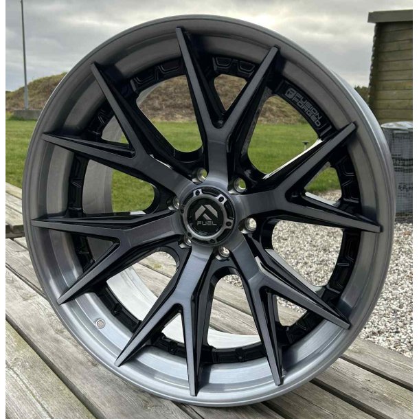 FUEL FC402 MATTE BLACK WITH GLOSS BLACK LIP 10x22, ET -18, 6X139.7