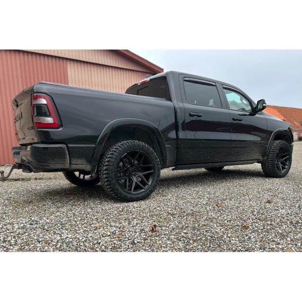 10x22 Fuel Flux Matteblack med dk , TPMS sensorer og mtrikker