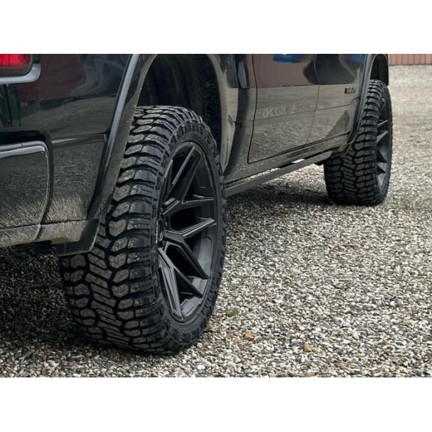 10x22 Fuel Flux Matteblack med dk , TPMS sensorer og mtrikker