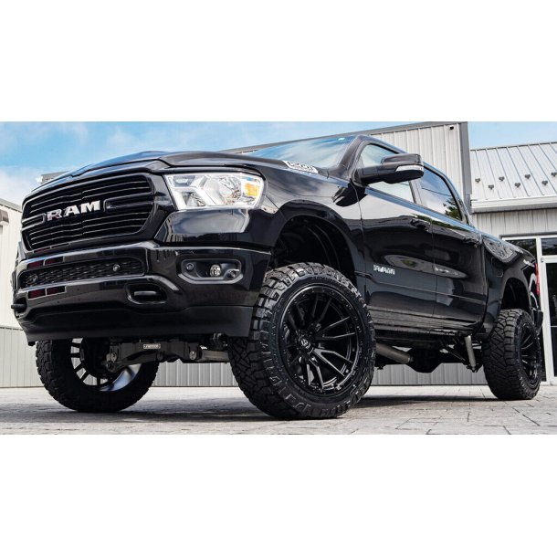 10x22 Fuel D675 Glossblack med dk , TPMS sensorer og mtrikker