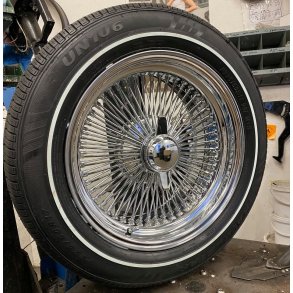 SHOW WIRE WHEELS  8x17 med  white stripe dk - 5x127