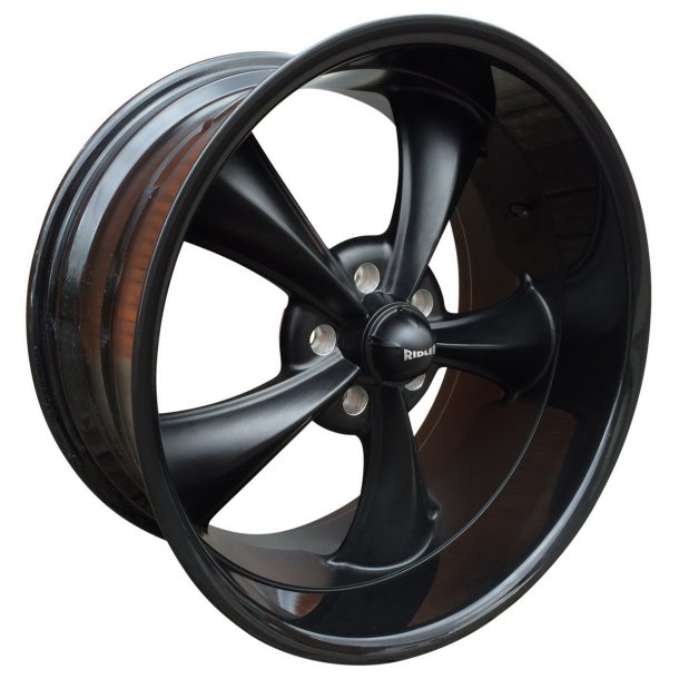 REVOLUTION CLASSIC Matteblack / black 8x18 + 9,5x18 med budget dk - 5x114.3