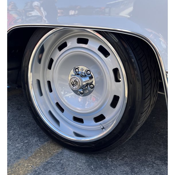 US MAGS SCOTTSDALE SILVER / DIAMOND CUT LIP 10.5x22 6X139,7 ET +12    