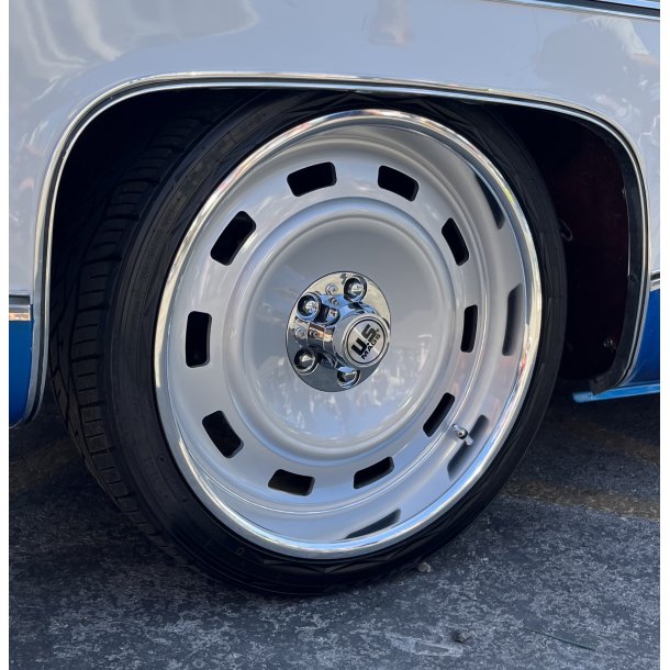 US MAGS SCOTTSDALE SILVER / DIAMOND CUT LIP 10.5x22 6X139,7 ET +12    